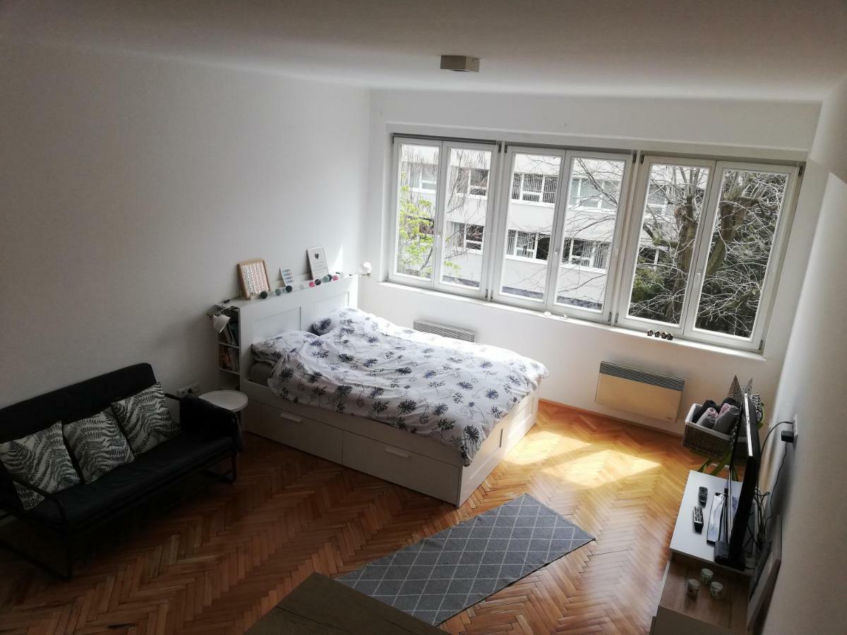 Bright & Stylish Studio Home, Superbly Located Сараево Екстериор снимка